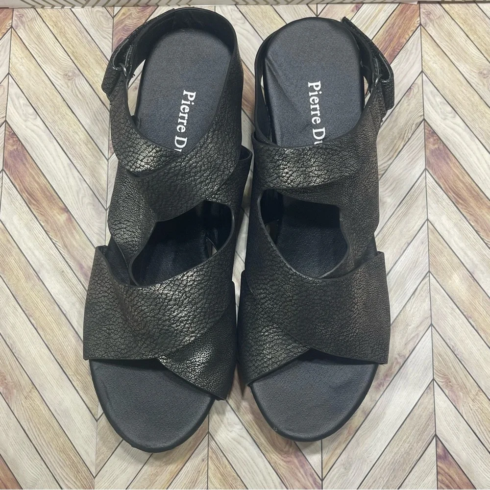 Like NEW PIERRE DUMAS natural 15 wedge sandal in‎ pewter 7 1/2 C1